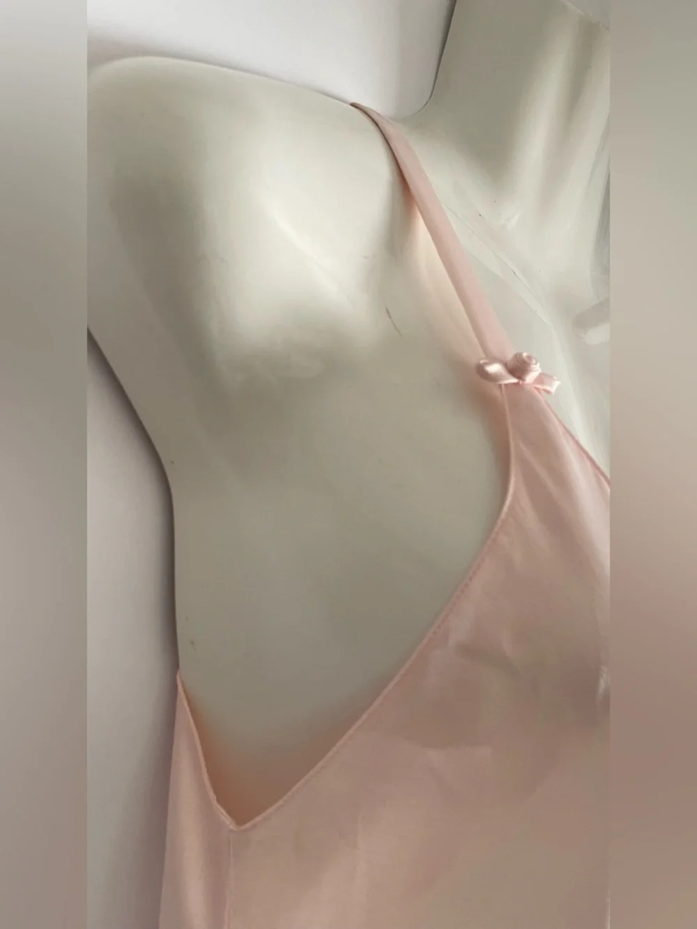Christian dior pink silk night gown
Vintage - Picture 5 of 8